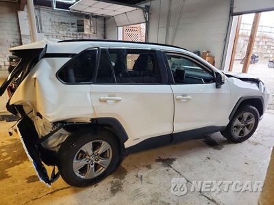 Trzecie zdjęcie samochodu z tyłu: 2024 TOYOTA RAV4 HYBRID XLE VIN:4T3RWRFV3RU147385 - miniatura