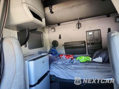 Zdjęcie 10 z 14 samochodu: 2019 VOLVO VNL SEMI TRUCK VIN:4V4NC9EH5KN897665 - miniatura