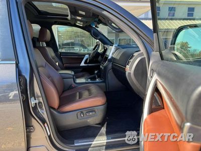 Piąte zdjęcie samochodu w środku: 2017 TOYOTA LAND CRUISER BASE VIN:JTMCY7AJ9H4058800 - miniatura