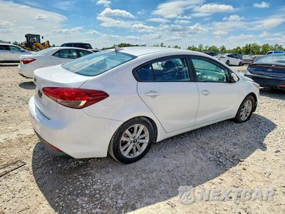 Trzecie zdjęcie samochodu z tyłu: 2017 KIA FORTE LX VIN:3KPFL4A7XHE116457 - miniatura