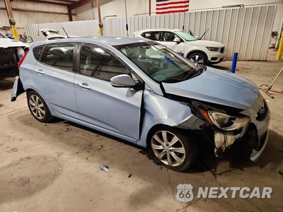 Czwarte zdjęcie samochodu z boku: 2013 HYUNDAI ACCENT SE VIN:KMHCU5AE9DU118938 - miniatura