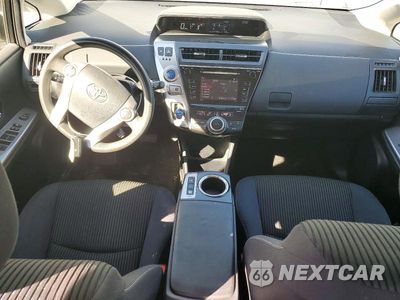 Zdjęcie 8 z 13 samochodu: 2016 TOYOTA PRIUS V TWO VIN:JTDZN3EU5GJ055005 - miniatura