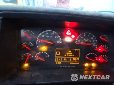 Zdjęcie 9 z 13 samochodu: 2016 VOLVO VNL SEMI TRUCK VIN:4V4NC9EHXGN951503 - miniatura