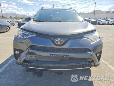 Piąte zdjęcie samochodu w środku: 2017 TOYOTA RAV4 SE VIN:2T3NFREV2HW382004 - miniatura