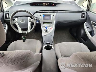 Zdjęcie 8 z 12 samochodu: 2013 TOYOTA PRIUS TWO VIN:JTDKN3DU3D0337048 - miniatura