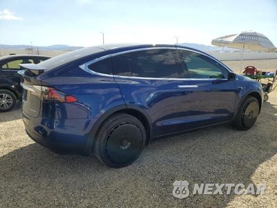 Trzecie zdjęcie samochodu z tyłu: 2020 TESLA MODEL X VIN:5YJXCBE47LF301402 - miniatura