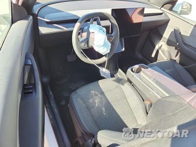 Zdjęcie 8 z 13 samochodu: 2026 TESLA MODEL Y VIN:7SAYGDED4TA736964 - miniatura
