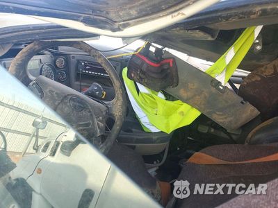 Zdjęcie 8 z 12 samochodu: 2016 FREIGHTLINER CASCADIA 1 - SEMI TRUCK VIN:1FUJGEBG2GLHA7060 - miniatura