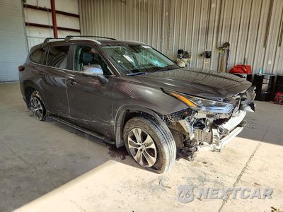 Czwarte zdjęcie samochodu z boku: 2024 TOYOTA HIGHLANDER XLE VIN:5TDKDRBH5RS572633 - miniatura