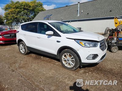 Czwarte zdjęcie samochodu z boku: 2017 FORD ESCAPE SE VIN:1FMCU9GD8HUD43704 - miniatura