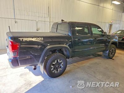 Trzecie zdjęcie samochodu z tyłu: 2018 TOYOTA TACOMA TRD OFF-ROAD VIN:3TMCZ5AN7JM179291 - miniatura