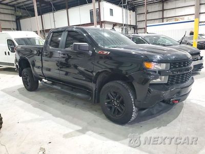 Czwarte zdjęcie samochodu z boku: 2020 CHEVROLET SILVERADO K1500 TRAIL BOSS CUSTOM VIN:1GCRYCEF1LZ142808 - miniatura