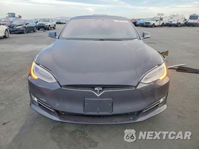 Piąte zdjęcie samochodu w środku: 2018 TESLA MODEL S VIN:5YJSA1E28JF287757 - miniatura