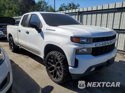 Czwarte zdjęcie samochodu z boku: 2019 CHEVROLET SILVERADO K1500 CUSTOM VIN:1GCRYBEH9KZ411261 - miniatura
