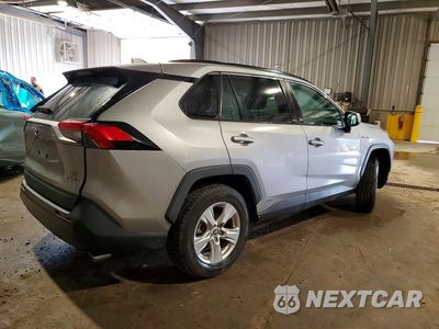 Trzecie zdjęcie samochodu z tyłu: 2021 TOYOTA RAV4 XLE VIN:2T3RWRFV0MW122372 - miniatura