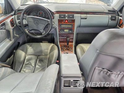 Zdjęcie 8 z 12 samochodu: 1999 MERCEDES-BENZ E 320 VIN:WDBJF65H9XA754022 - miniatura