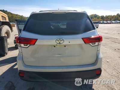 Zdjęcie 6 z 13 samochodu: 2018 TOYOTA HIGHLANDER SE VIN:5TDJZRFH3JS817473 - miniatura
