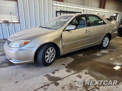 2004 TOYOTA CAMRY XLE V6 4T1BF32K54U588284 - główne zdjęcie licytacji z USA - miniatura