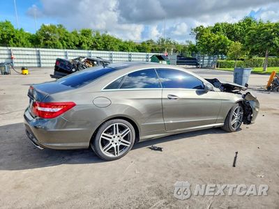 Trzecie zdjęcie samochodu z tyłu: 2010 MERCEDES-BENZ E 550 VIN:WDDKJ7CB7AF005356 - miniatura