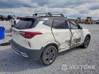 Trzecie zdjęcie samochodu z tyłu: 2023 KIA SELTOS S VIN:KNDEU2AA3P7387206 - miniatura