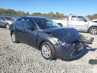 Czwarte zdjęcie samochodu z boku: 2017 TOYOTA YARIS IA BASE VIN:3MYDLBYV9HY161759 - miniatura