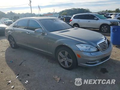 Czwarte zdjęcie samochodu z boku: 2013 MERCEDES-BENZ S 550 VIN:WDDNG7DB6DA494179 - miniatura