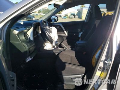 Zdjęcie 7 z 13 samochodu: 2018 TOYOTA RAV4 XLE VIN:JTMRFREV7JJ243976 - miniatura