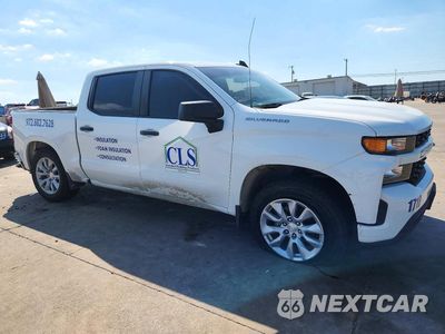 Czwarte zdjęcie samochodu z boku: 2021 CHEVROLET SILVERADO C1500 CUSTOM VIN:3GCPWBEK2MG431718 - miniatura