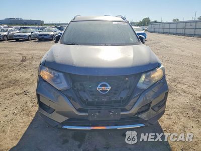 Piąte zdjęcie samochodu w środku: 2017 NISSAN ROGUE SV VIN:KNMAT2MV4HP542086 - miniatura