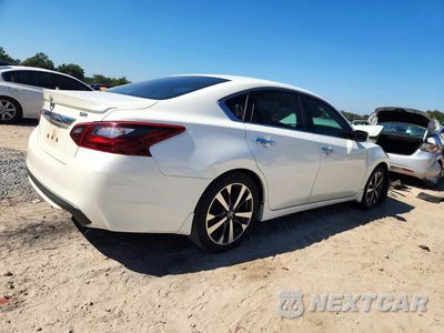 Trzecie zdjęcie samochodu z tyłu: 2017 NISSAN ALTIMA 2.5 SR VIN:1N4AL3AP8HC136241 - miniatura