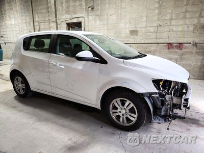 Czwarte zdjęcie samochodu z boku: 2015 CHEVROLET SONIC LT VIN:1G1JC6SH9F4102294 - miniatura