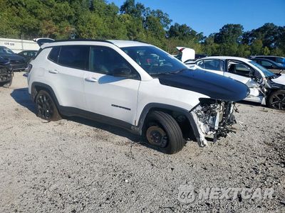 Czwarte zdjęcie samochodu z boku: 2025 JEEP COMPASS LATITUDE VIN:3C4NJDBN3ST529239 - miniatura