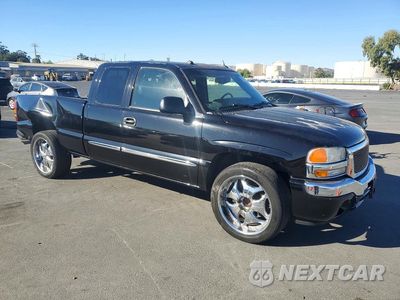 Czwarte zdjęcie samochodu z boku: 2005 GMC NEW SIERRA C1500 VIN:2GTEC19N851297743 - miniatura
