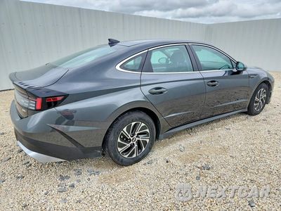 Trzecie zdjęcie samochodu z tyłu: 2026 HYUNDAI SONATA HYBRID BLUE VIN:KMHL24JJ6TA145995 - miniatura