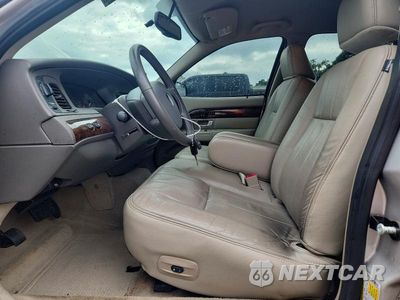 Zdjęcie 7 z 12 samochodu: 2010 MERCURY GRAND MARQUIS LS VIN:2MEBM7FV6AX605649 - miniatura