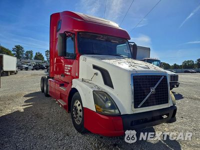Czwarte zdjęcie samochodu z boku: 2016 VOLVO VNL SEMI TRUCK VIN:4V4NC9EH6GN948114 - miniatura
