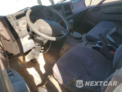 Zdjęcie 8 z 12 samochodu: 2009 ISUZU NPR BOX TRUCK VIN:4KLC4W1N49J802119 - miniatura