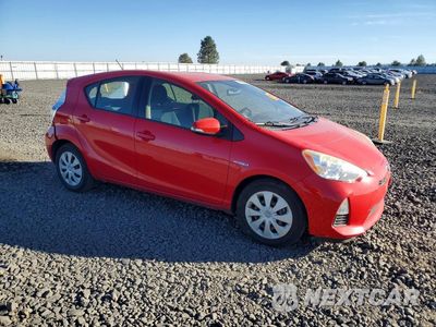 Czwarte zdjęcie samochodu z boku: 2013 TOYOTA PRIUS C TWO VIN:JTDKDTB37D1553475 - miniatura