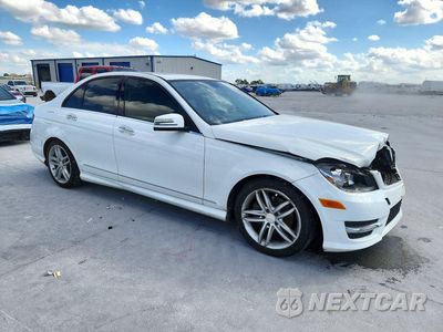 Czwarte zdjęcie samochodu z boku: 2014 MERCEDES-BENZ C 250 VIN:WDDGF4HB3EA938673 - miniatura