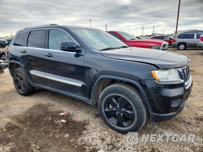 Czwarte zdjęcie samochodu z boku: 2012 JEEP GRAND CHEROKEE LAREDO VIN:1C4RJFAG8CC287190 - miniatura