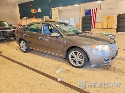 Czwarte zdjęcie samochodu z boku: 2010 LINCOLN MKZ VIN:3LNHL2JC6AR608021 - miniatura