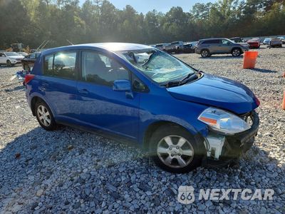 Czwarte zdjęcie samochodu z boku: 2008 NISSAN VERSA 1.8 S VIN:3N1BC13E88L410611 - miniatura