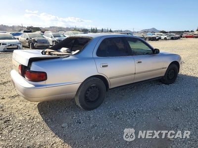 Trzecie zdjęcie samochodu z tyłu: 1996 TOYOTA CAMRY DX VIN:JT2BG12K9T0405327 - miniatura