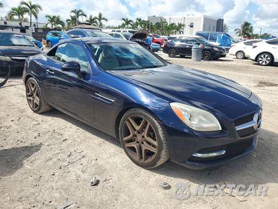 Czwarte zdjęcie samochodu z boku: 2013 MERCEDES-BENZ SLK 350 VIN:WDDPK5HA4DF051111 - miniatura
