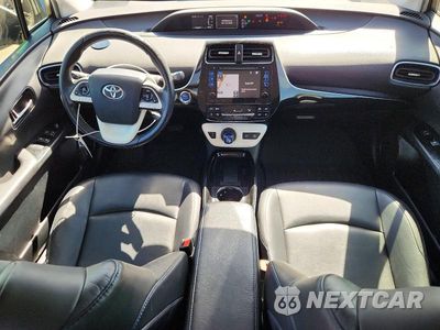 Zdjęcie 8 z 13 samochodu: 2018 TOYOTA PRIUS THREE TOURING VIN:JTDKARFU9J3553654 - miniatura