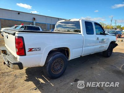 Trzecie zdjęcie samochodu z tyłu: 2005 CHEVROLET SILVERADO K1500 VIN:2GCEK19B651173575 - miniatura
