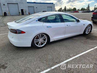 Trzecie zdjęcie samochodu z tyłu: 2013 TESLA MODEL S VIN:5YJSA1CN8DFP04313 - miniatura