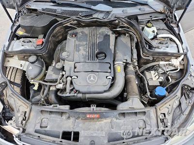 Zdjęcie 11 z 13 samochodu: 2014 MERCEDES-BENZ C 250 VIN:WDDGF4HB9EA964081 - miniatura