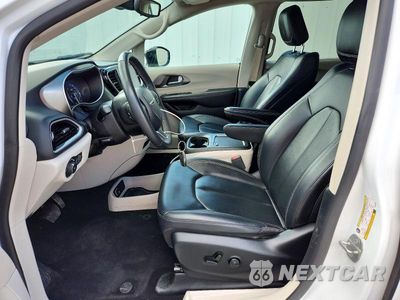 Zdjęcie 7 z 14 samochodu: 2024 CHRYSLER PACIFICA TOURING L VIN:2C4RC1BG7RR125045 - miniatura