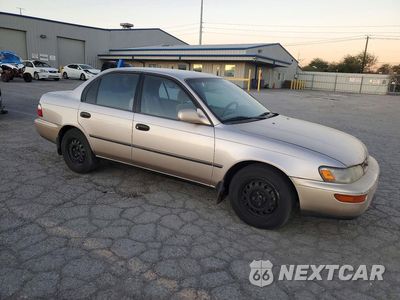 Czwarte zdjęcie samochodu z boku: 1997 TOYOTA COROLLA DX VIN:1NXBB02E8VZ509602 - miniatura
